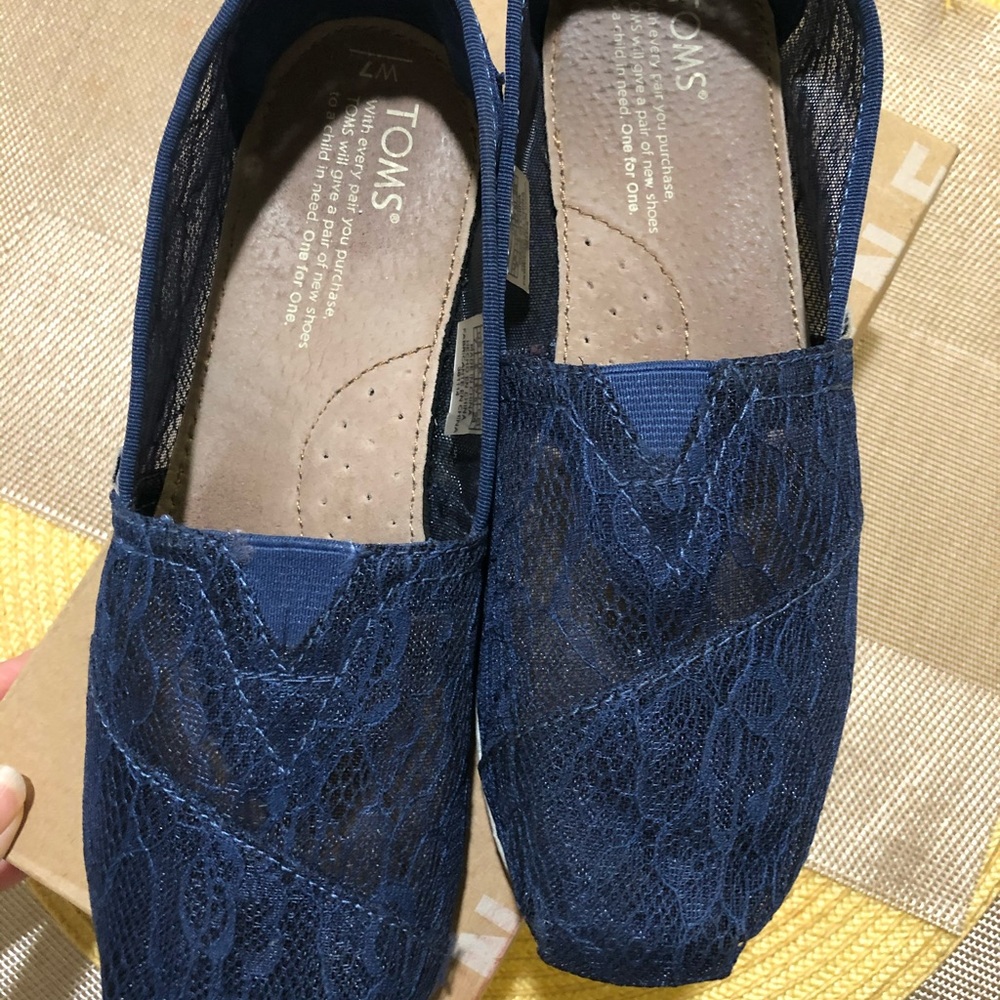 TOMS - Picture 2 of 7